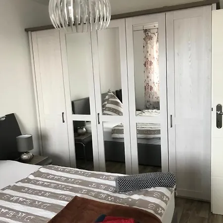 - Traumhafter Seeblick Апартаменты *